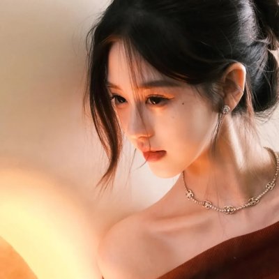 左轮百合海报